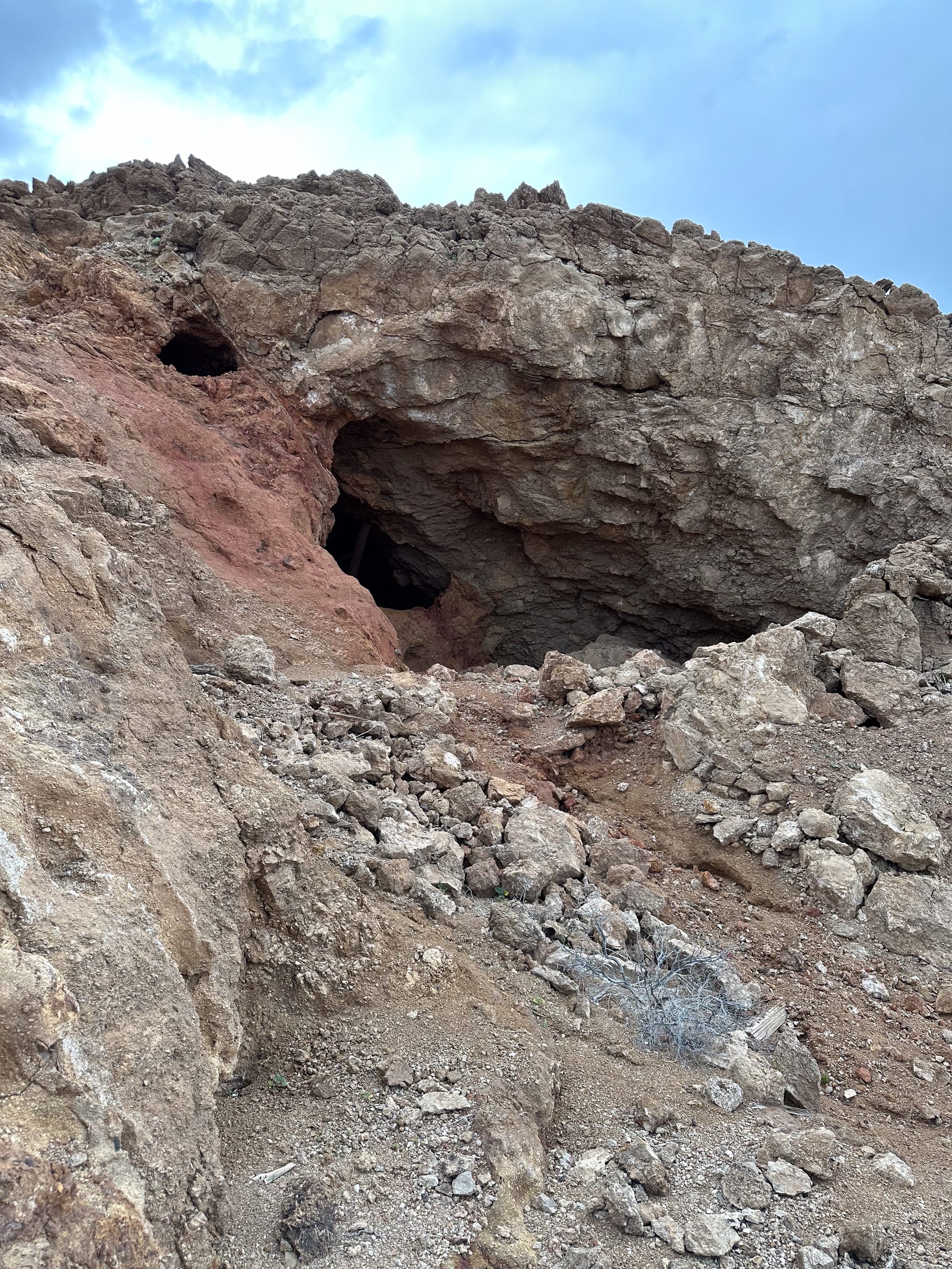 Rainy day at the Queen of Sheba Mine